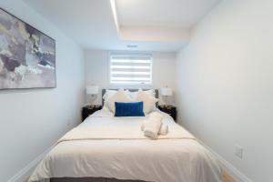 Bright & Spacious 2BR Near Downtown KW