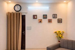 The Sunflower Suite -2BHK Cinéma Near IT Park