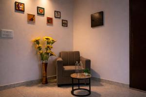 The Sunflower Suite -2BHK Cinéma Near IT Park