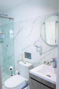 New apartment with ocean views PRIME location AC