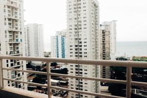 New apartment with ocean views PRIME location AC