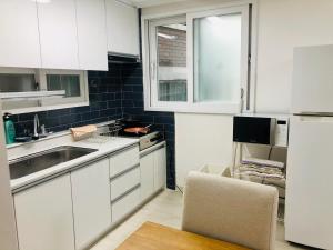 2 br Entire Home 서울역 10 mins by walk