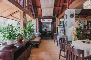 RedDoorz Syariah Plus near Trans Studio Cibubur