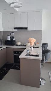 Executive Cozy 1 bed in Westlands,Riverside with Rooftop Heated Pool, Gym and views, long stay disc