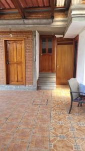 Bello departamento independiente, en casa con jardín