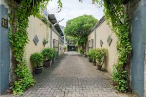 Kemang Place near Lippo Mall Kemang Mitra RedDoorz