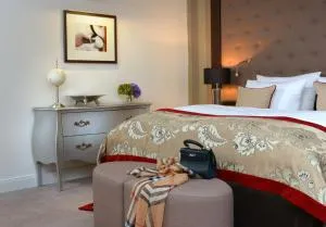 罗曼蒂克博格凯勒克思特灵酒店 - 格勒迪茨