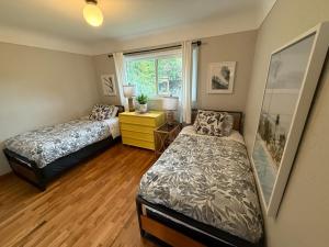 Mid-Century Modern Apartment at Horner Park