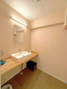 大阪市中心岛之内 日本桥站徒步2分钟 hotel replace