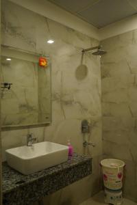 Hotel Greenn High Laxmi nagar Metro