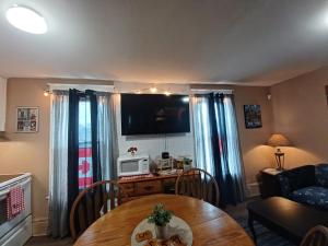 Niagara falls cottage unit with loft