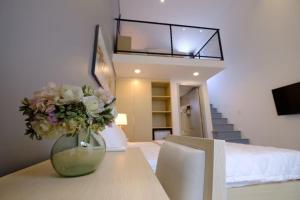 Central Downtown Contemporary Light-filled Duplex