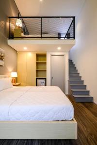 Central Downtown Contemporary Light-filled Duplex