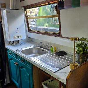 Canal Boat Experience in Little Venice for Family & Friends