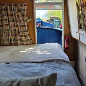 Canal Boat Experience in Little Venice for Family & Friends