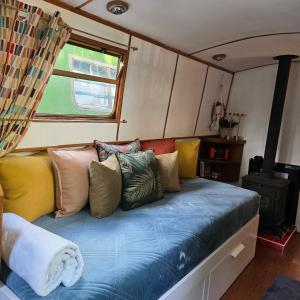 Canal Boat Experience in Little Venice for Family & Friends