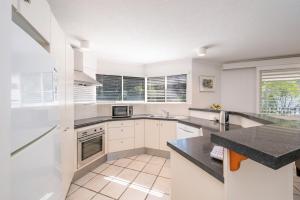 Delightful apartment close to the beach, Sunshine Beach