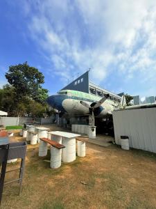 Charlies Hangar Surf Hostel