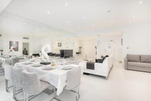 Free Housekeeping - StayShort - Stylish 2BR in Dubai Marina with Pool