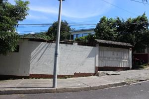 3BR house with parking,