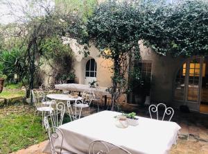Maison vigneronne avec jardin et piscine