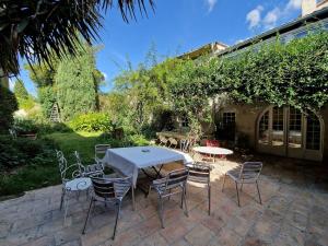 Maison vigneronne avec jardin et piscine