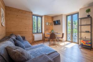 Apartment overlooking Mont Blanc with parking
