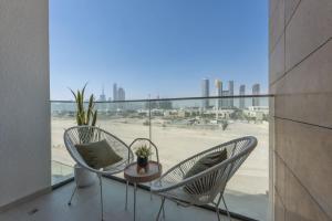 Free housekeeping visits during your stay - StayShort - Modern Meydan 1BR in Azizi Riviera