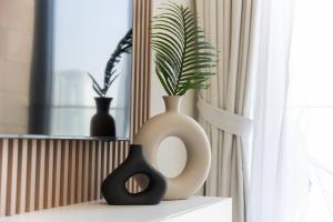 Free housekeeping visits during your stay - StayShort - Modern Meydan 1BR in Azizi Riviera