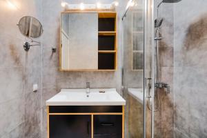 Mayas - Mavromichali 52 Athens