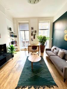 Flat 1 Modern Marylebone Apartment with Balcony