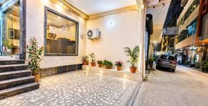 Atlas Inn Stay Near IGI Airport T3