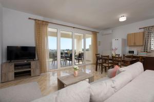 Altamira I 8 Guests with Veranda and Valley Views