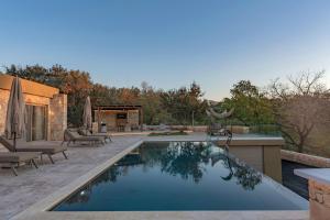 Sunny Villa-Earthen Stone Gem by etouri