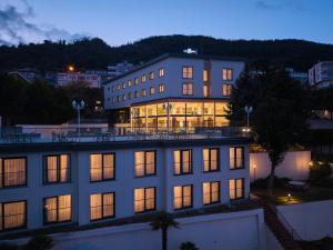 Waveside hotel