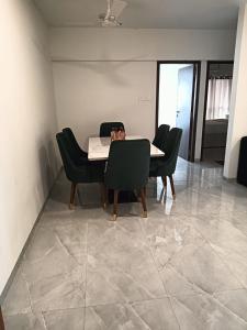 Private Room in Apartment near BKC