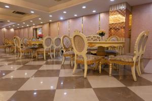 Tree Hotel & Banquets