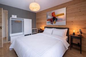 Apartment overlooking Mont Blanc with parking