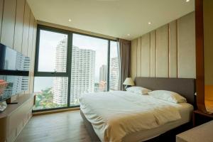 Luxury 2BR Sea View Apartment with Private Lift and Free Parking