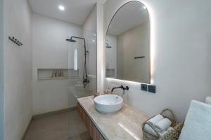 Altara Villa Umalas - Stylish 4BR Villa with Patio & Balcony in Umalas