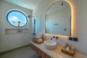 Altara Villa Umalas - Stylish 4BR Villa with Patio & Balcony in Umalas