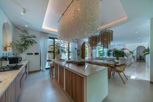 Altara Villa Umalas - Stylish 4BR Villa with Patio & Balcony in Umalas