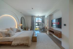Altara Villa Umalas - Stylish 4BR Villa with Patio & Balcony in Umalas
