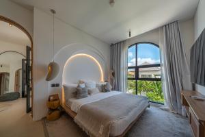 Altara Villa Umalas - Stylish 4BR Villa with Patio & Balcony in Umalas