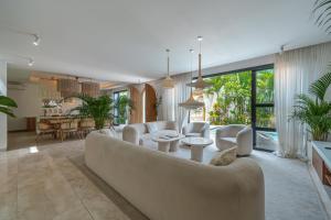 Altara Villa Umalas - Stylish 4BR Villa with Patio & Balcony in Umalas