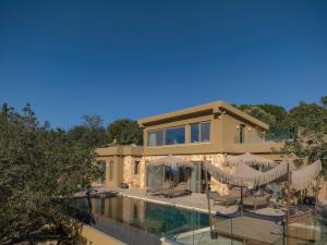 Sunrise Villa - Earthen Stone Escape by etouri