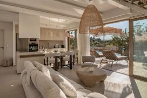 Sunrise Villa - Earthen Stone Escape by etouri