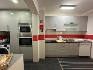 Golfinho by FHR - 3m da praia