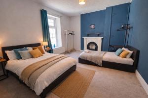 Large 5 Bedroom Home, Town Centre, Bike Park Wales