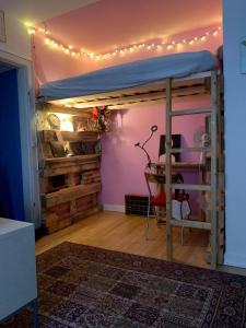 Studio apartment by the metro